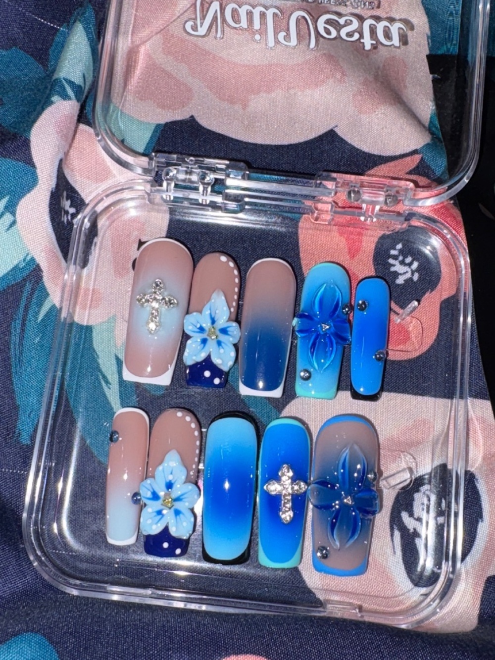 Nailvesta Aqua blue press on nails